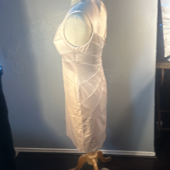 Shiny cream dress by jessica Simpson Size 8 - Picture 7 of 8
